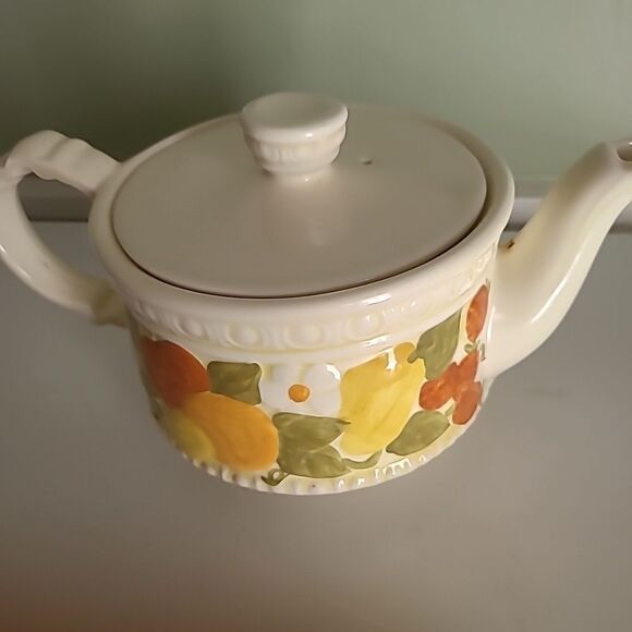 Metlox Teapot  - Picture 5 of 9
